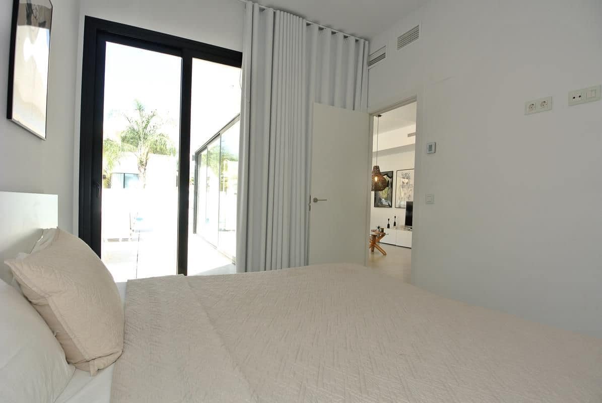 3 makuuhuone Huvila myytävänä paikassa San Fulgencio mukana uima-altaan 
autotalli - 449 000 € (Ref: 9326022)