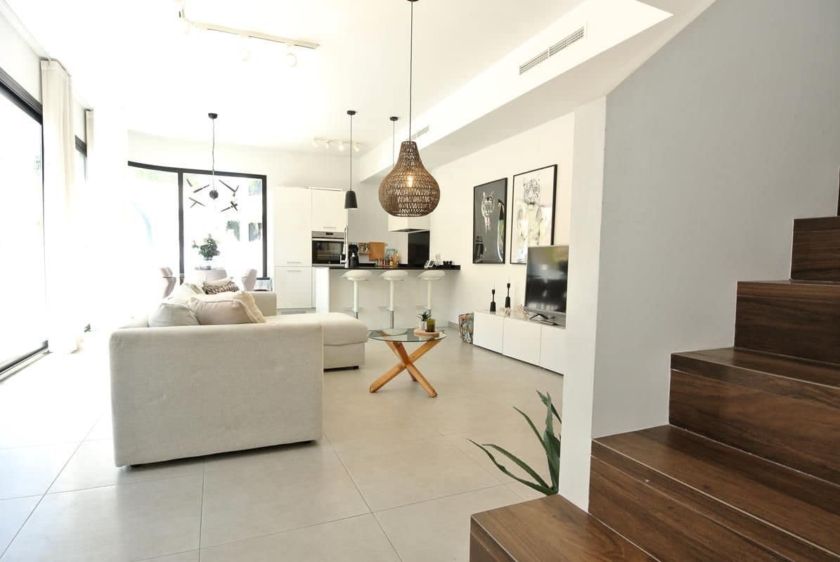 3 makuuhuone Huvila myytävänä paikassa San Fulgencio mukana uima-altaan 
autotalli - 449 000 € (Ref: 9326022)