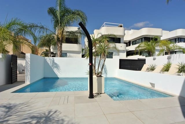 3 makuuhuone Huvila myytävänä paikassa San Fulgencio mukana uima-altaan 
autotalli - 449 000 € (Ref: 9326022)