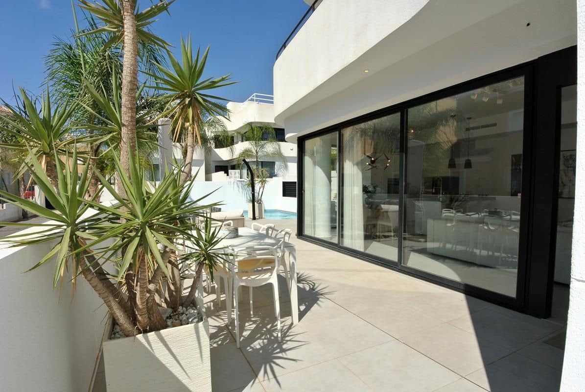 3 makuuhuone Huvila myytävänä paikassa San Fulgencio mukana uima-altaan 
autotalli - 449 000 € (Ref: 9326022)