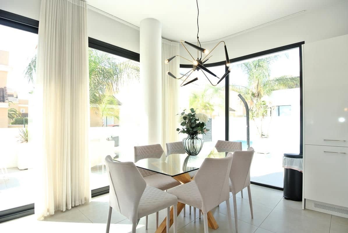 3 makuuhuone Huvila myytävänä paikassa San Fulgencio mukana uima-altaan 
autotalli - 449 000 € (Ref: 9326022)