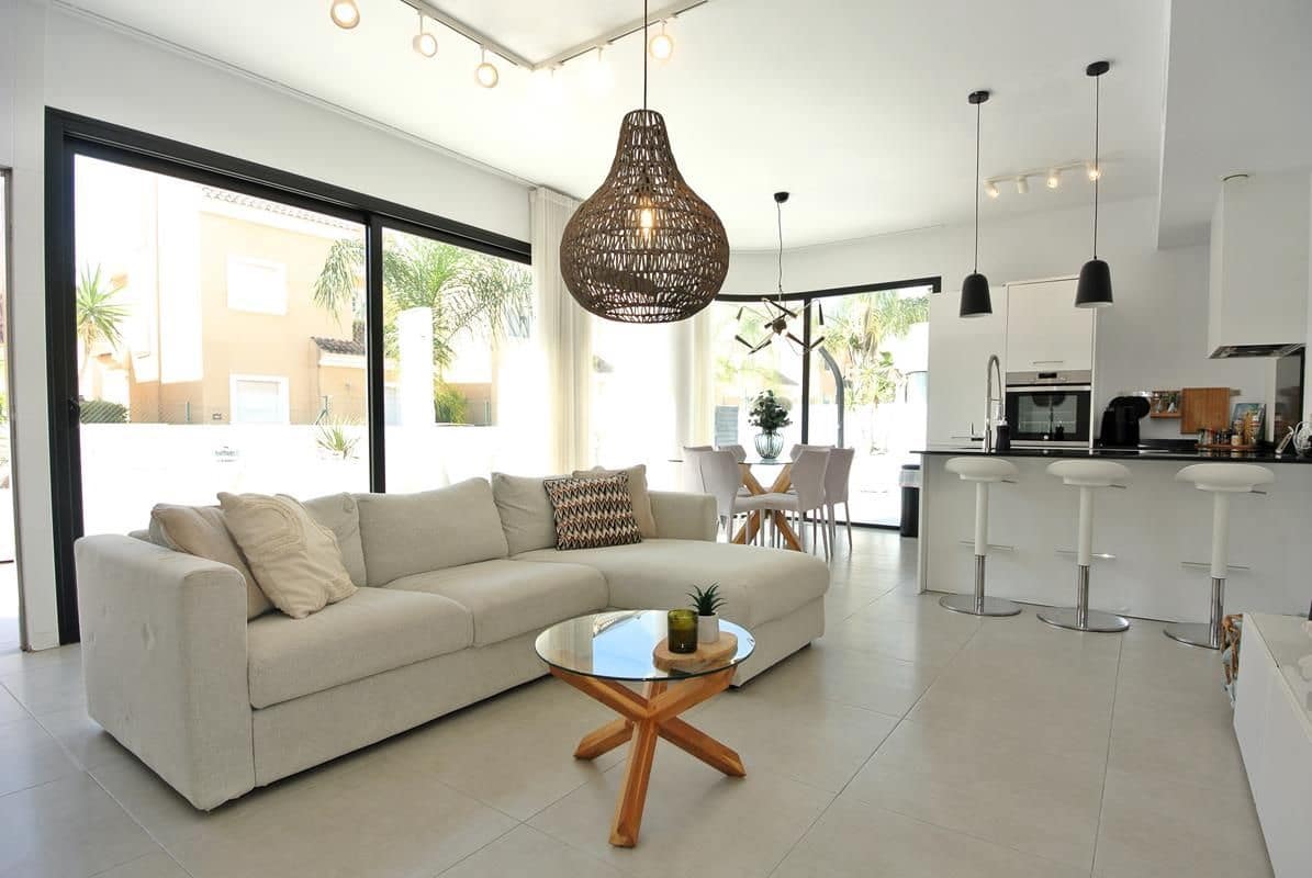 3 makuuhuone Huvila myytävänä paikassa San Fulgencio mukana uima-altaan 
autotalli - 449 000 € (Ref: 9326022)