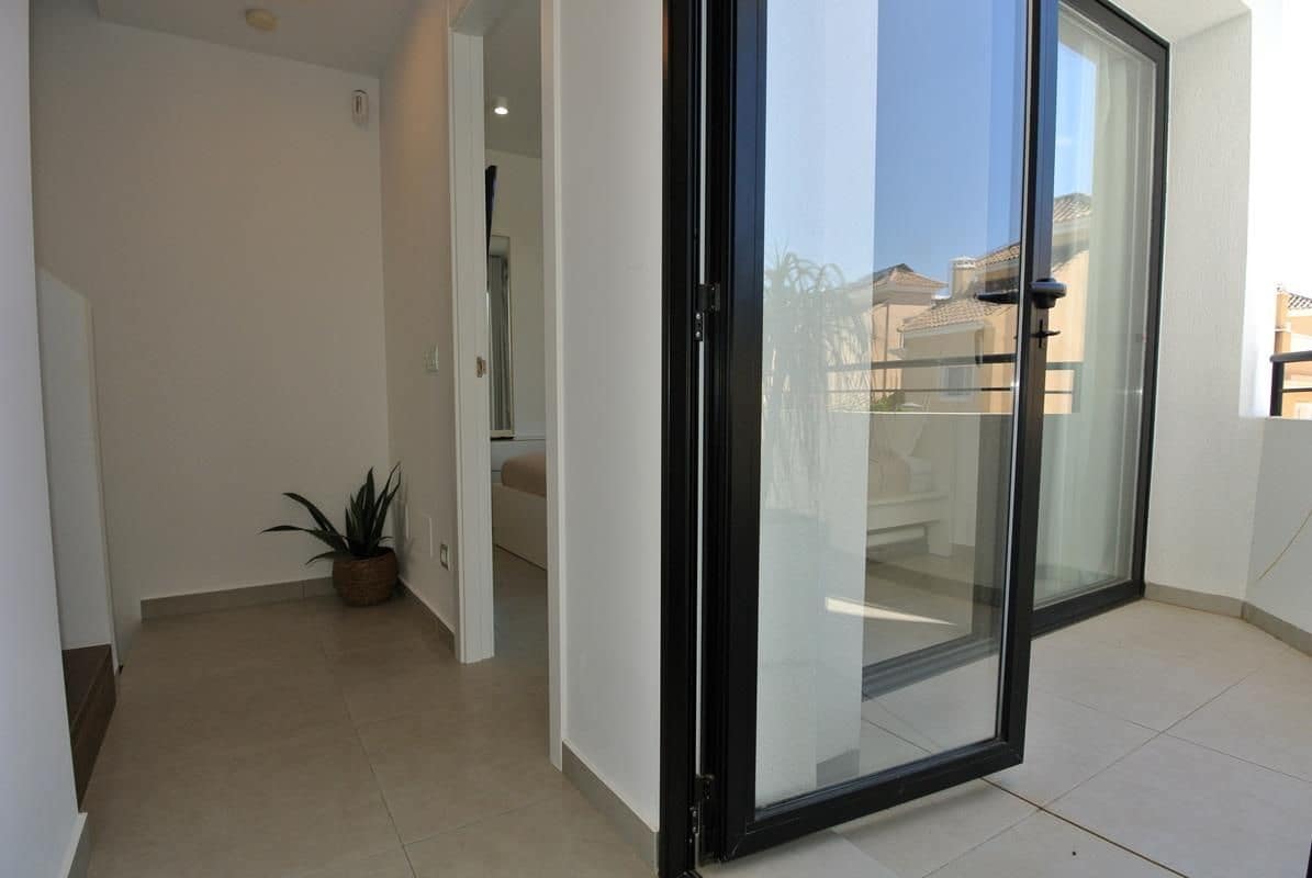 3 makuuhuone Huvila myytävänä paikassa San Fulgencio mukana uima-altaan 
autotalli - 449 000 € (Ref: 9326022)