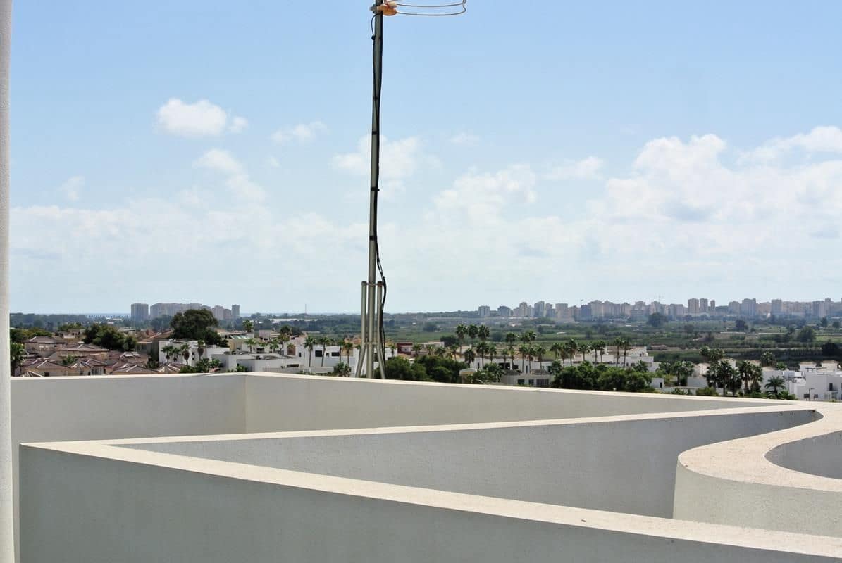 3 makuuhuone Huvila myytävänä paikassa San Fulgencio mukana uima-altaan 
autotalli - 449 000 € (Ref: 9326022)