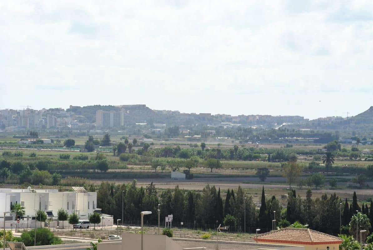 3 makuuhuone Huvila myytävänä paikassa San Fulgencio mukana uima-altaan 
autotalli - 449 000 € (Ref: 9326022)