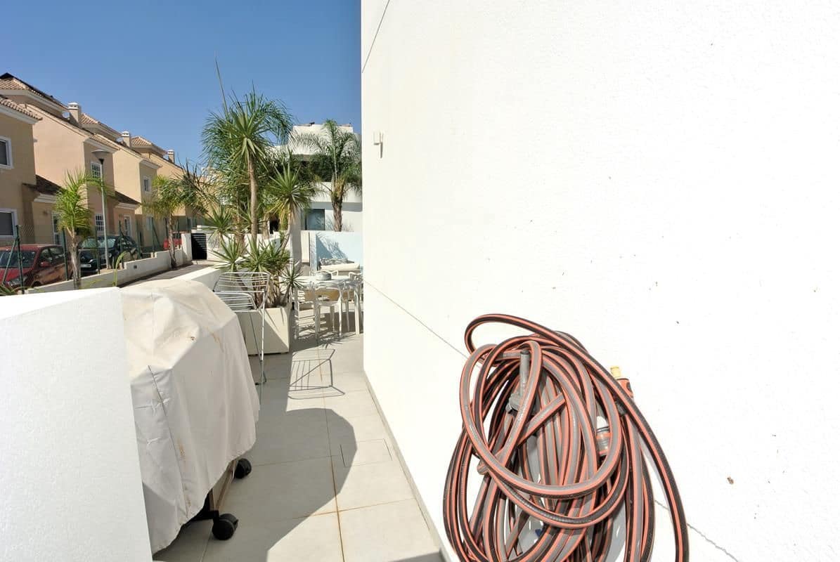 3 makuuhuone Huvila myytävänä paikassa San Fulgencio mukana uima-altaan 
autotalli - 449 000 € (Ref: 9326022)