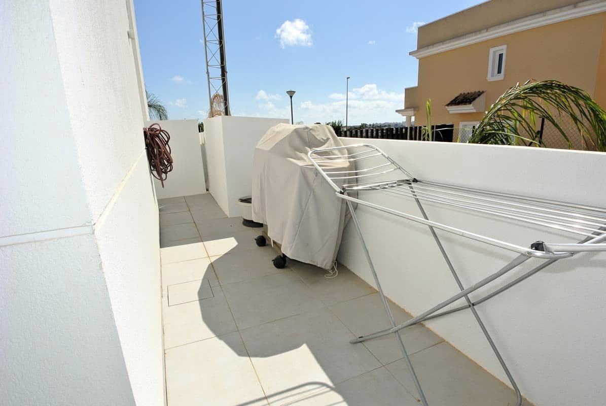 3 makuuhuone Huvila myytävänä paikassa San Fulgencio mukana uima-altaan 
autotalli - 449 000 € (Ref: 9326022)