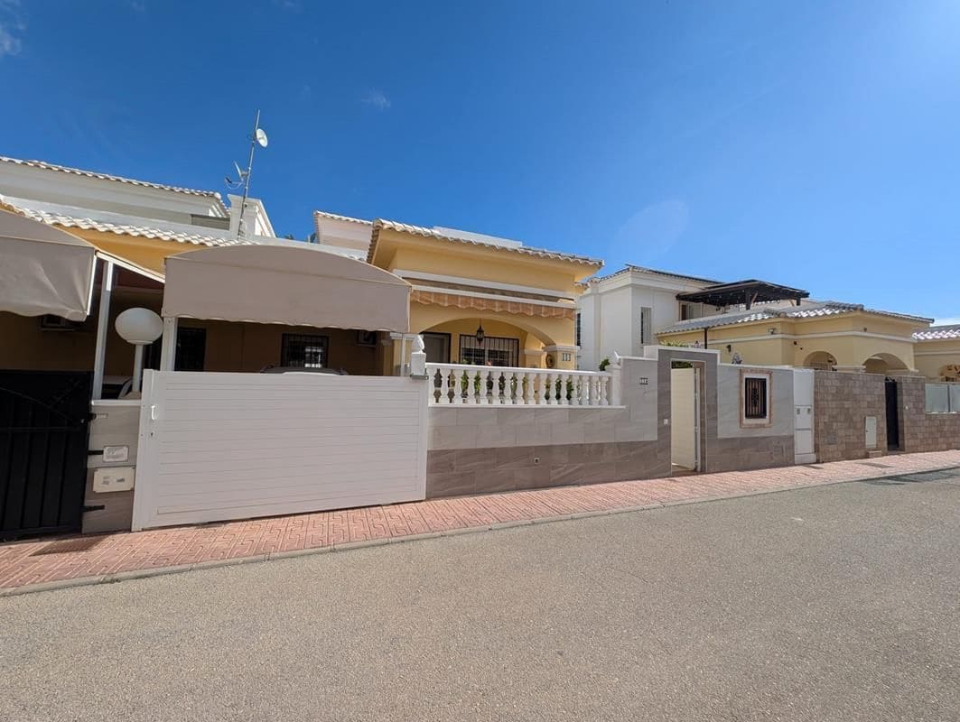 3 quarto Moradia Geminada para venda em Torrevieja com piscina garagem - 298 900 € (Ref: 9326023)
