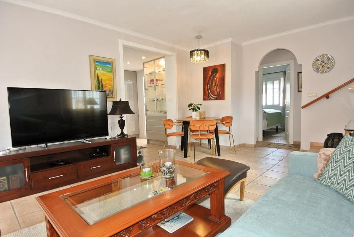 3 quarto Moradia Geminada para venda em Torrevieja com piscina garagem - 298 900 € (Ref: 9326023)