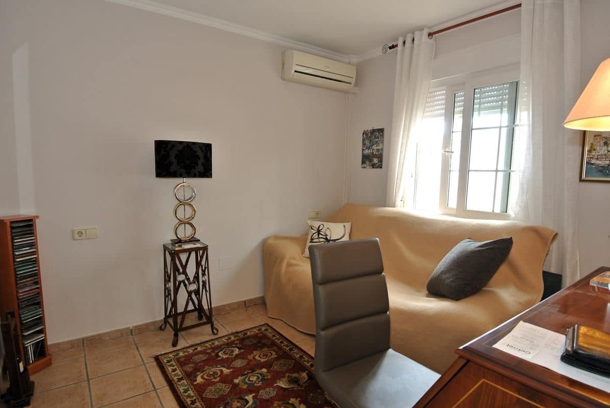 3 quarto Moradia Geminada para venda em Torrevieja com piscina garagem - 298 900 € (Ref: 9326023)
