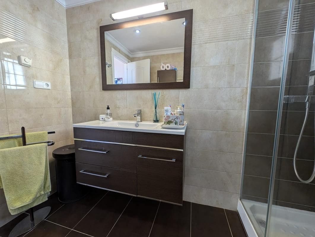 3 quarto Moradia Geminada para venda em Torrevieja com piscina garagem - 298 900 € (Ref: 9326023)
