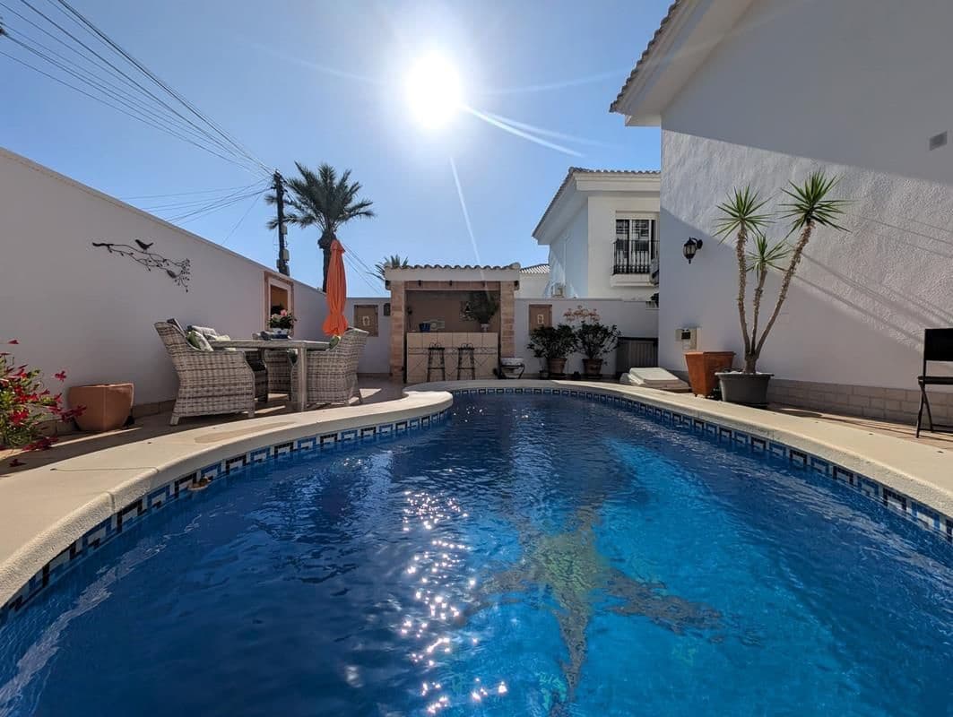 3 quarto Moradia Geminada para venda em Torrevieja com piscina garagem - 298 900 € (Ref: 9326023)