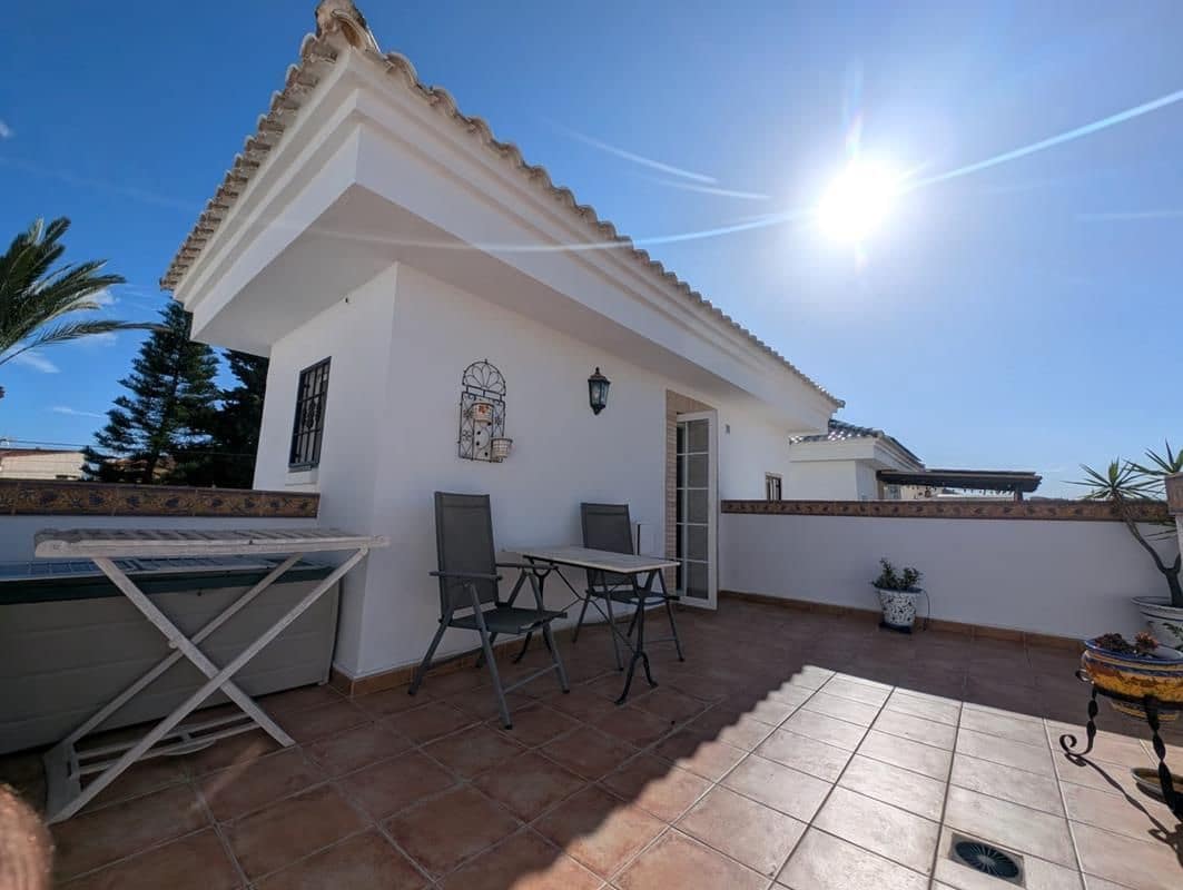 3 quarto Moradia Geminada para venda em Torrevieja com piscina garagem - 298 900 € (Ref: 9326023)