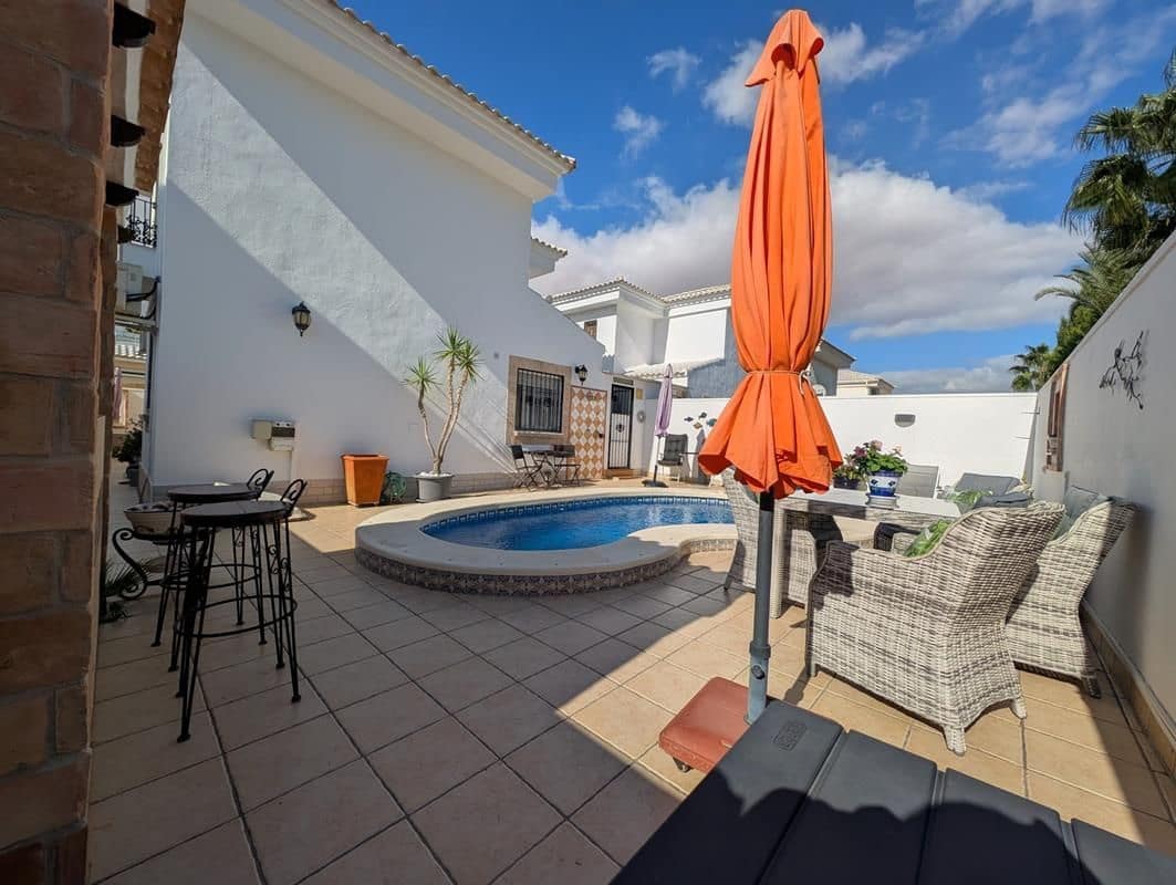 3 quarto Moradia Geminada para venda em Torrevieja com piscina garagem - 298 900 € (Ref: 9326023)