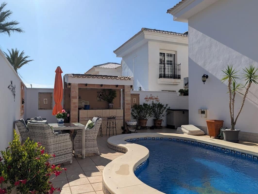3 quarto Moradia Geminada para venda em Torrevieja com piscina garagem - 298 900 € (Ref: 9326023)