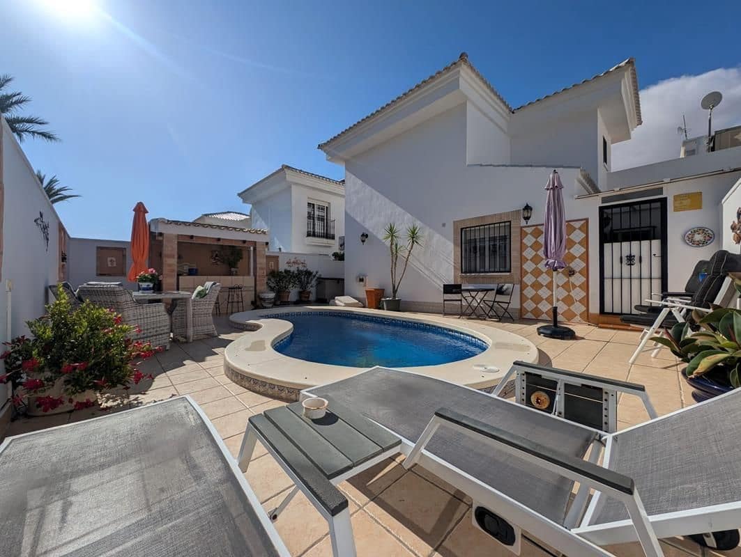 3 quarto Moradia Geminada para venda em Torrevieja com piscina garagem - 298 900 € (Ref: 9326023)