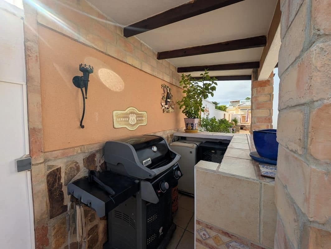 3 quarto Moradia Geminada para venda em Torrevieja com piscina garagem - 298 900 € (Ref: 9326023)