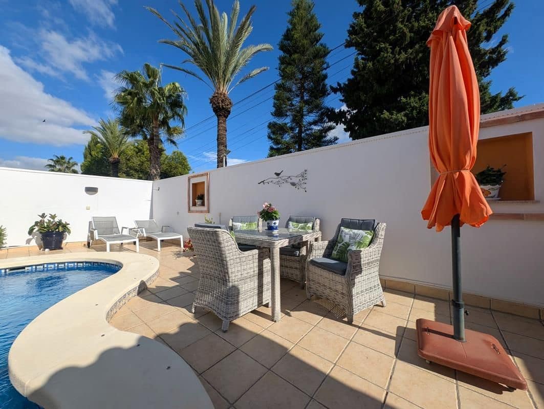 3 quarto Moradia Geminada para venda em Torrevieja com piscina garagem - 298 900 € (Ref: 9326023)