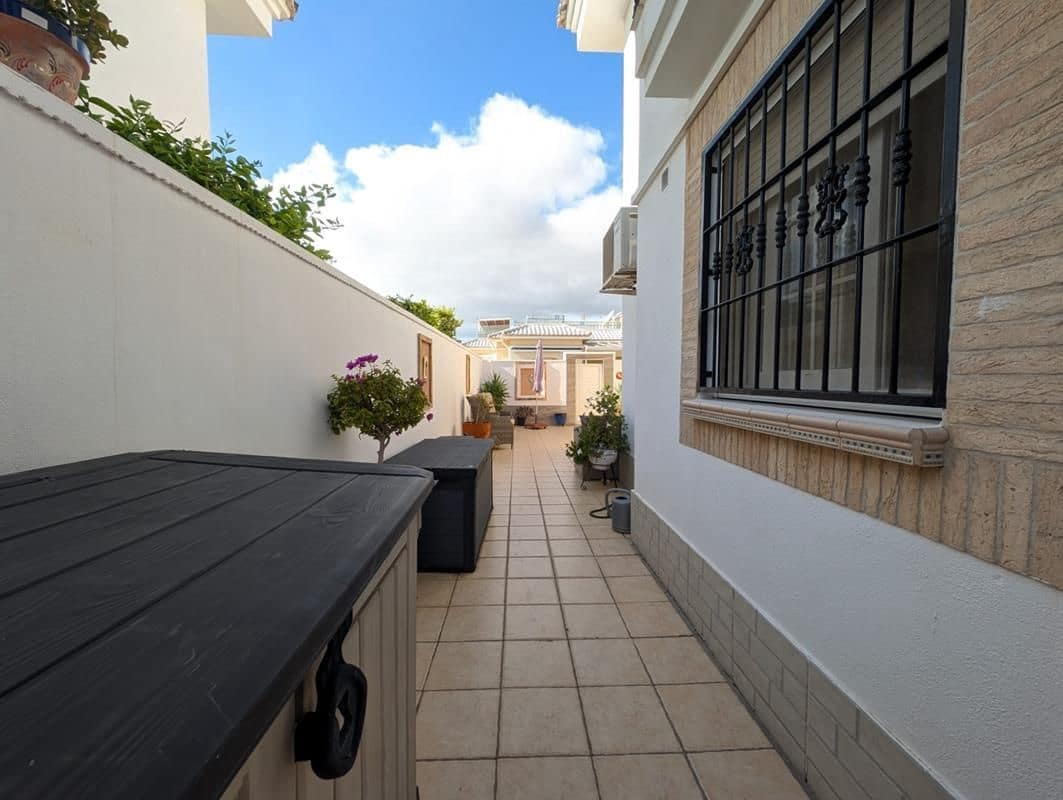 3 quarto Moradia Geminada para venda em Torrevieja com piscina garagem - 298 900 € (Ref: 9326023)