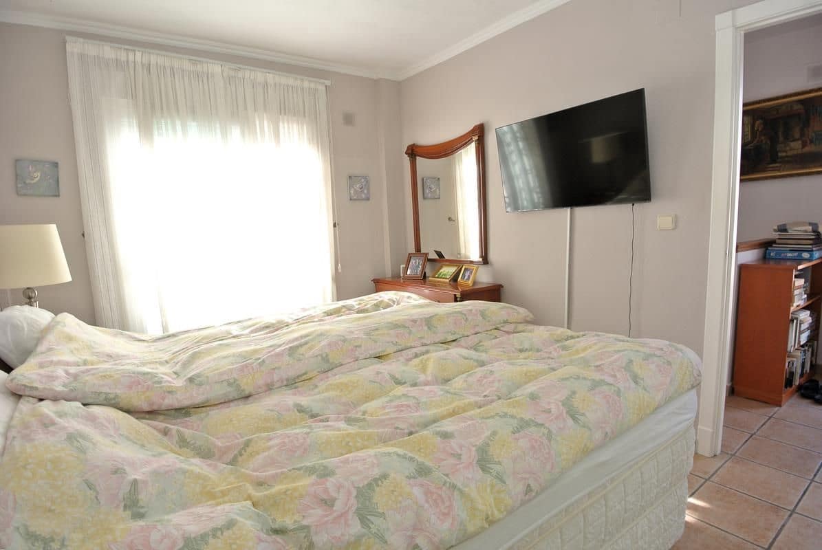 3 quarto Moradia Geminada para venda em Torrevieja com piscina garagem - 298 900 € (Ref: 9326023)