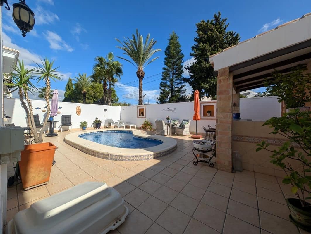 3 quarto Moradia Geminada para venda em Torrevieja com piscina garagem - 298 900 € (Ref: 9326023)
