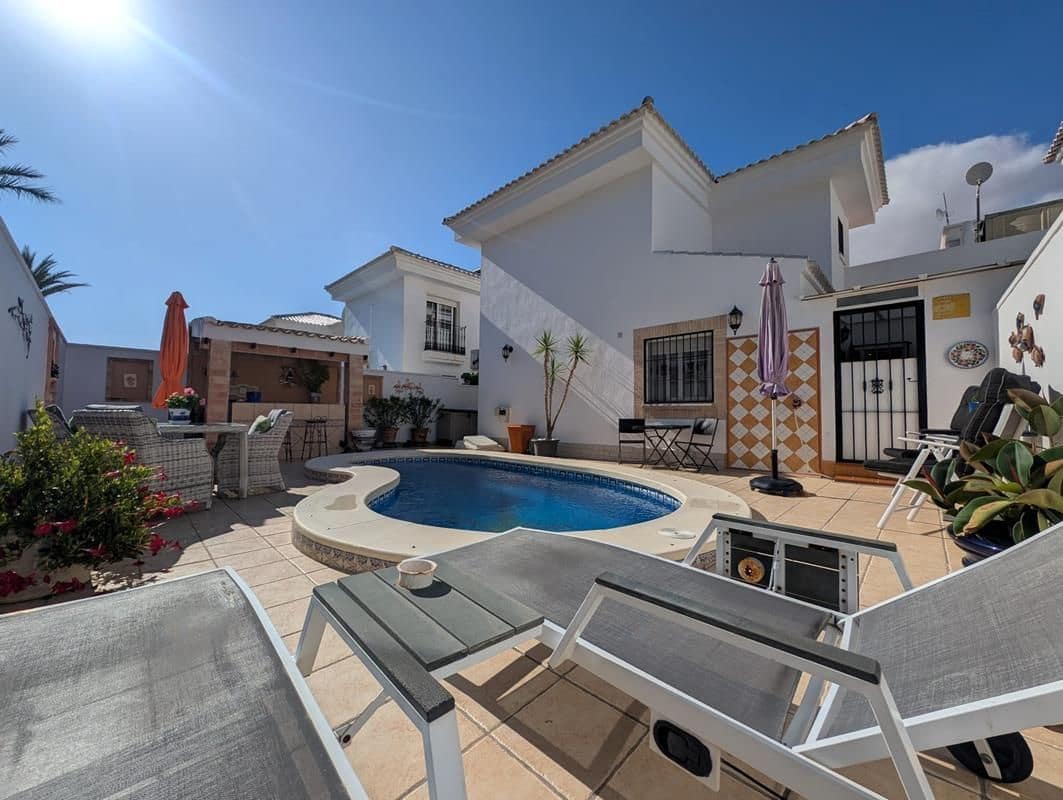 3 quarto Moradia Geminada para venda em Torrevieja com piscina garagem - 298 900 € (Ref: 9326023)