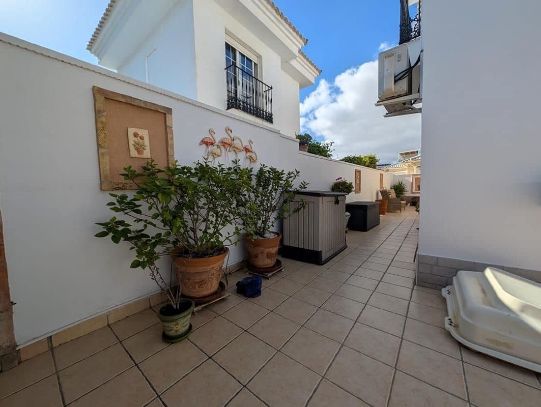3 quarto Moradia Geminada para venda em Torrevieja com piscina garagem - 298 900 € (Ref: 9326023)