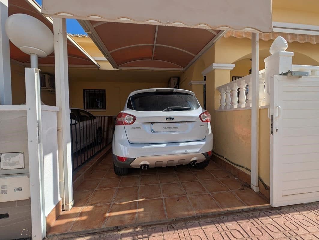 3 quarto Moradia Geminada para venda em Torrevieja com piscina garagem - 298 900 € (Ref: 9326023)