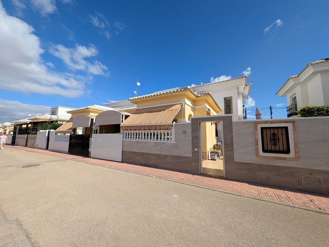 3 quarto Moradia Geminada para venda em Torrevieja com piscina garagem - 298 900 € (Ref: 9326023)