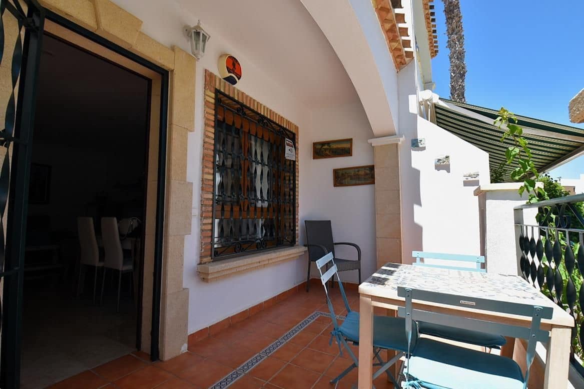 2 soveværelse Semi-Rækkehus til salg i Orihuela Costa med swimmingpool garage - € 220.000 (Ref: 9330184)