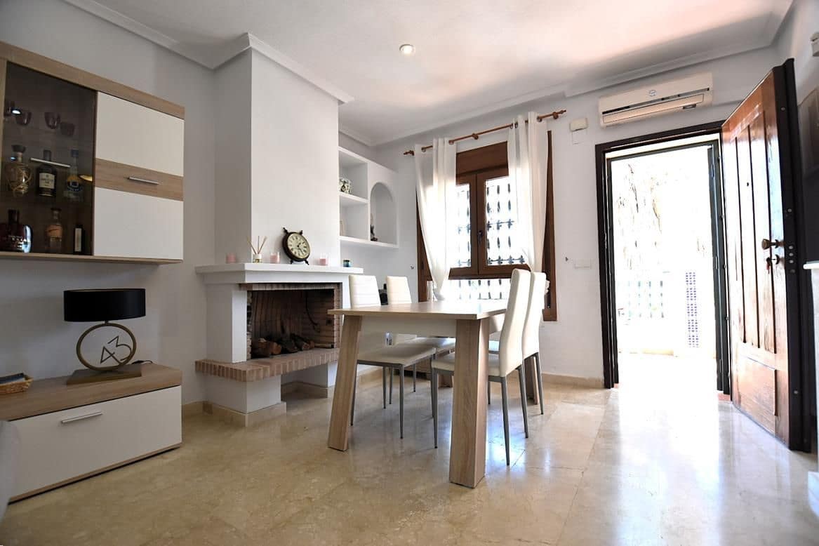 2 soveværelse Semi-Rækkehus til salg i Orihuela Costa med swimmingpool garage - € 220.000 (Ref: 9330184)