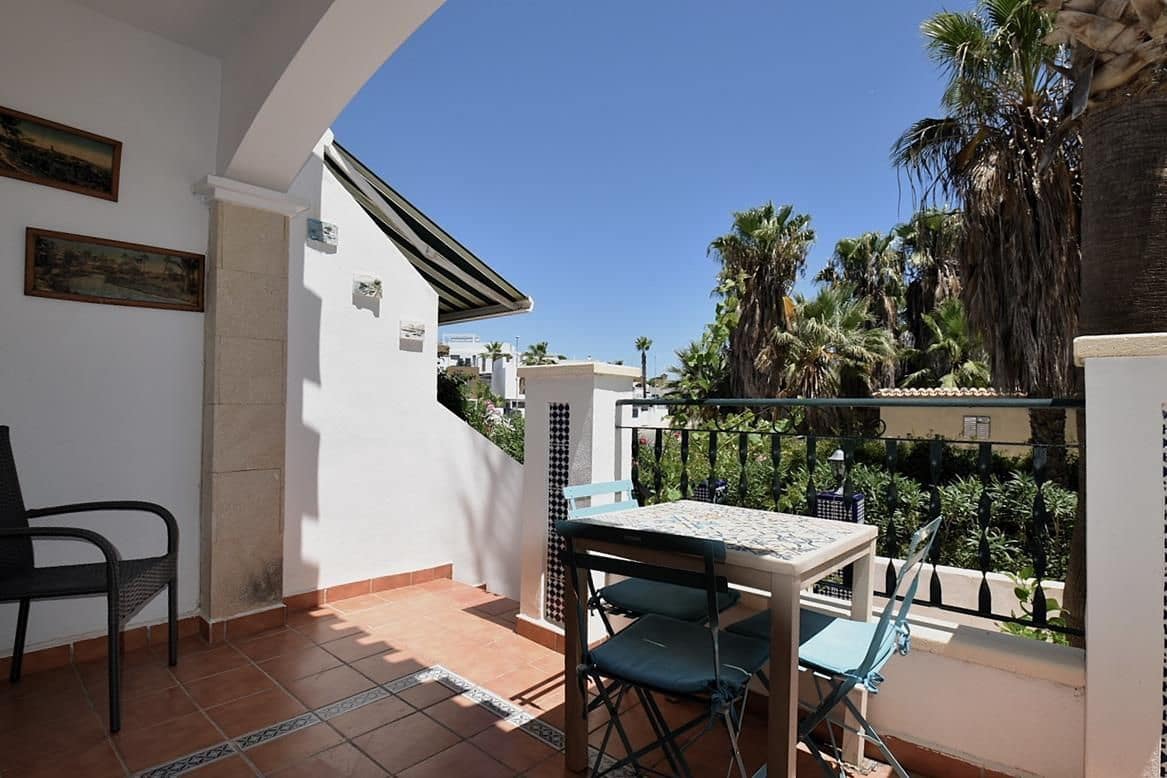 2 soveværelse Semi-Rækkehus til salg i Orihuela Costa med swimmingpool garage - € 220.000 (Ref: 9330184)