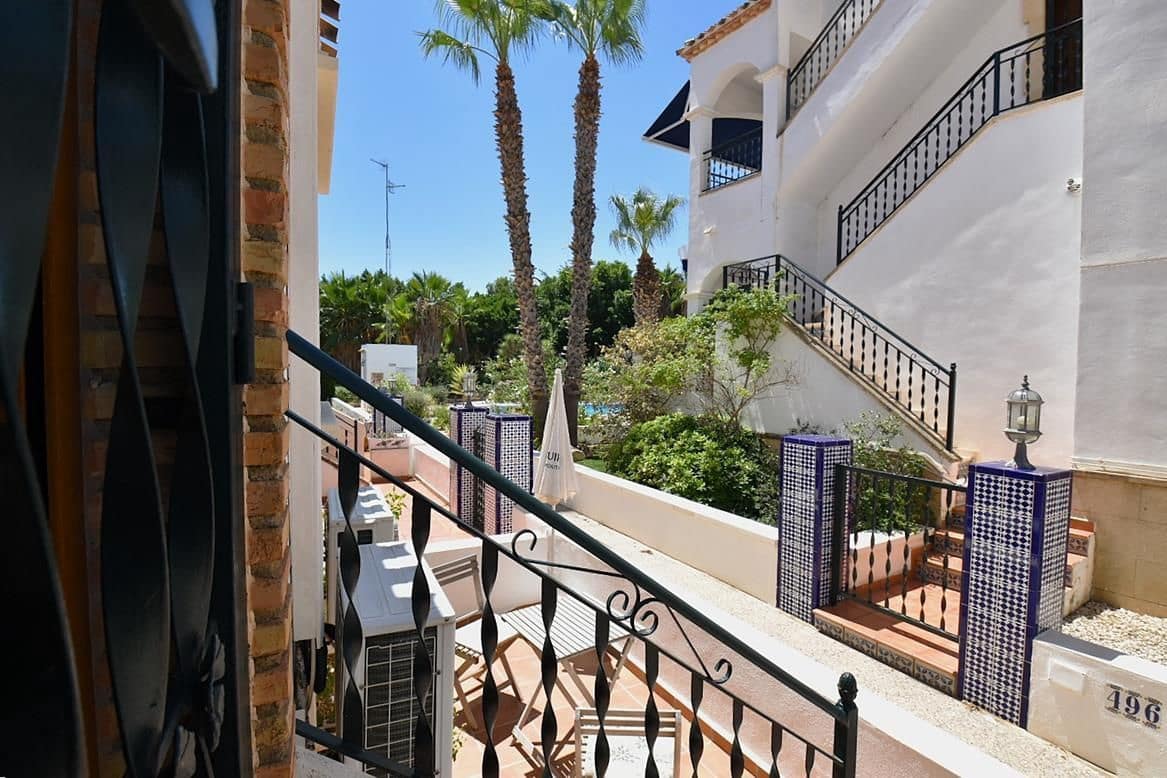 2 soveværelse Semi-Rækkehus til salg i Orihuela Costa med swimmingpool garage - € 220.000 (Ref: 9330184)