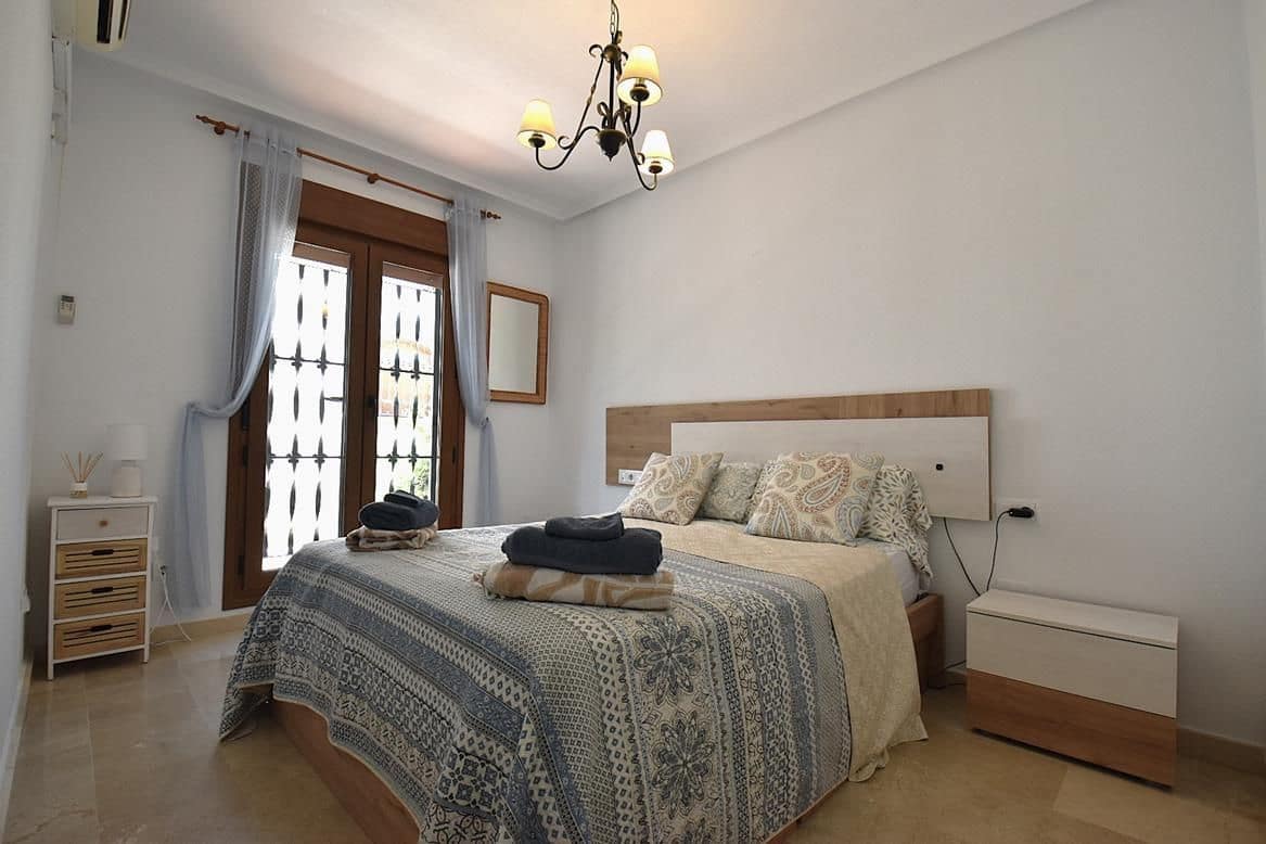 2 soveværelse Semi-Rækkehus til salg i Orihuela Costa med swimmingpool garage - € 220.000 (Ref: 9330184)