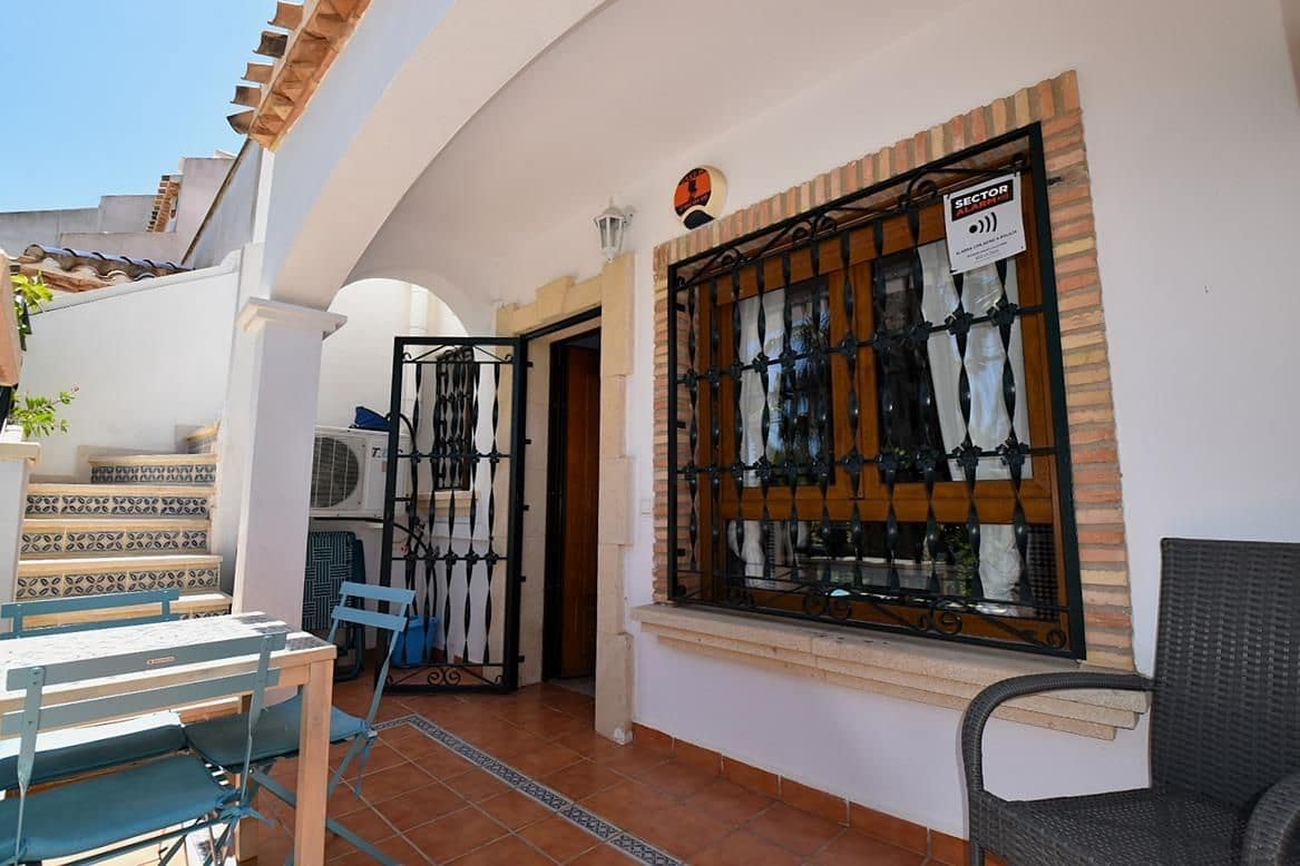 2 soveværelse Semi-Rækkehus til salg i Orihuela Costa med swimmingpool garage - € 220.000 (Ref: 9330184)