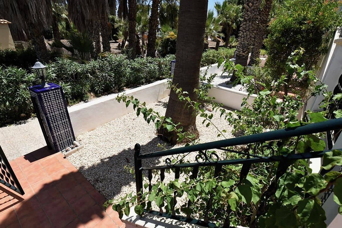 2 soveværelse Semi-Rækkehus til salg i Orihuela Costa med swimmingpool garage - € 220.000 (Ref: 9330184)