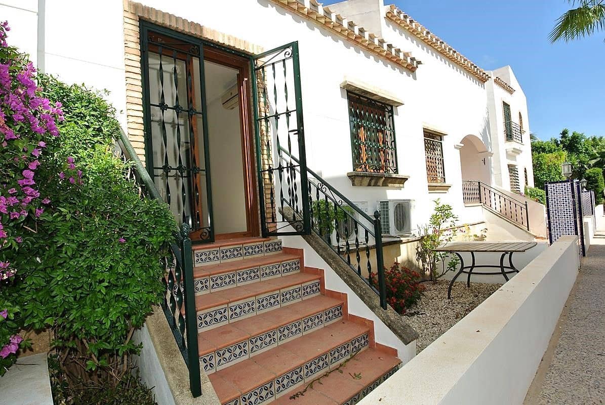 2 soveværelse Semi-Rækkehus til salg i Orihuela Costa med swimmingpool garage - € 220.000 (Ref: 9330184)