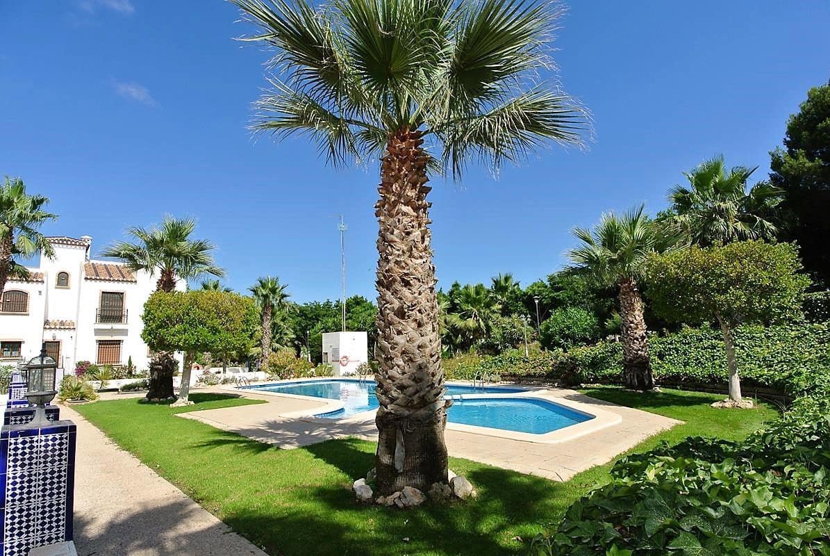 2 soveværelse Semi-Rækkehus til salg i Orihuela Costa med swimmingpool garage - € 220.000 (Ref: 9330184)