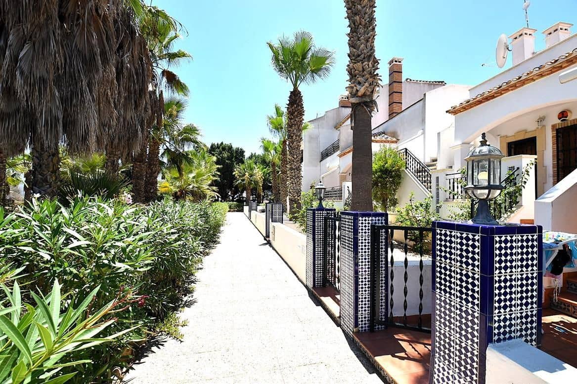 2 soveværelse Semi-Rækkehus til salg i Orihuela Costa med swimmingpool garage - € 220.000 (Ref: 9330184)