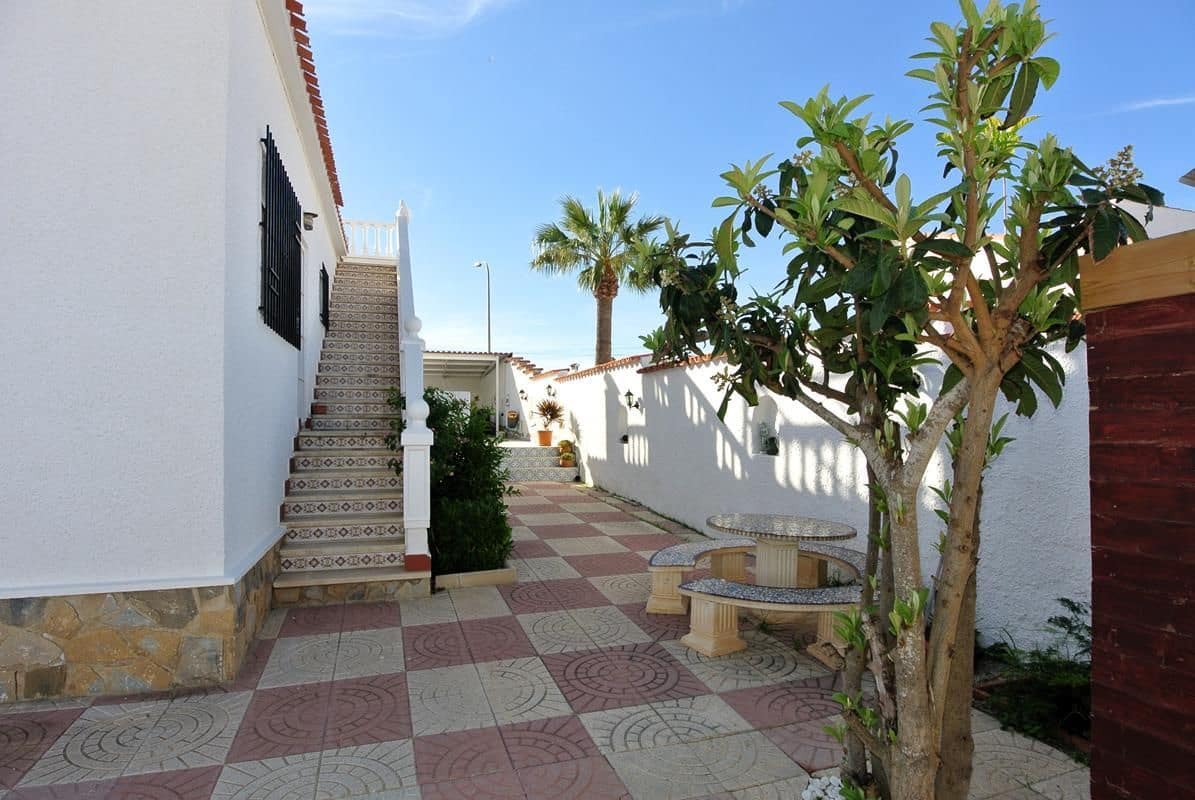 3 sovrum Villa till salu i Torrevieja med pool garage - 389 000 € (Ref: 9403143)