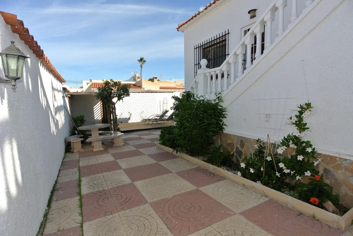 3 sovrum Villa till salu i Torrevieja med pool garage - 389 000 € (Ref: 9403143)