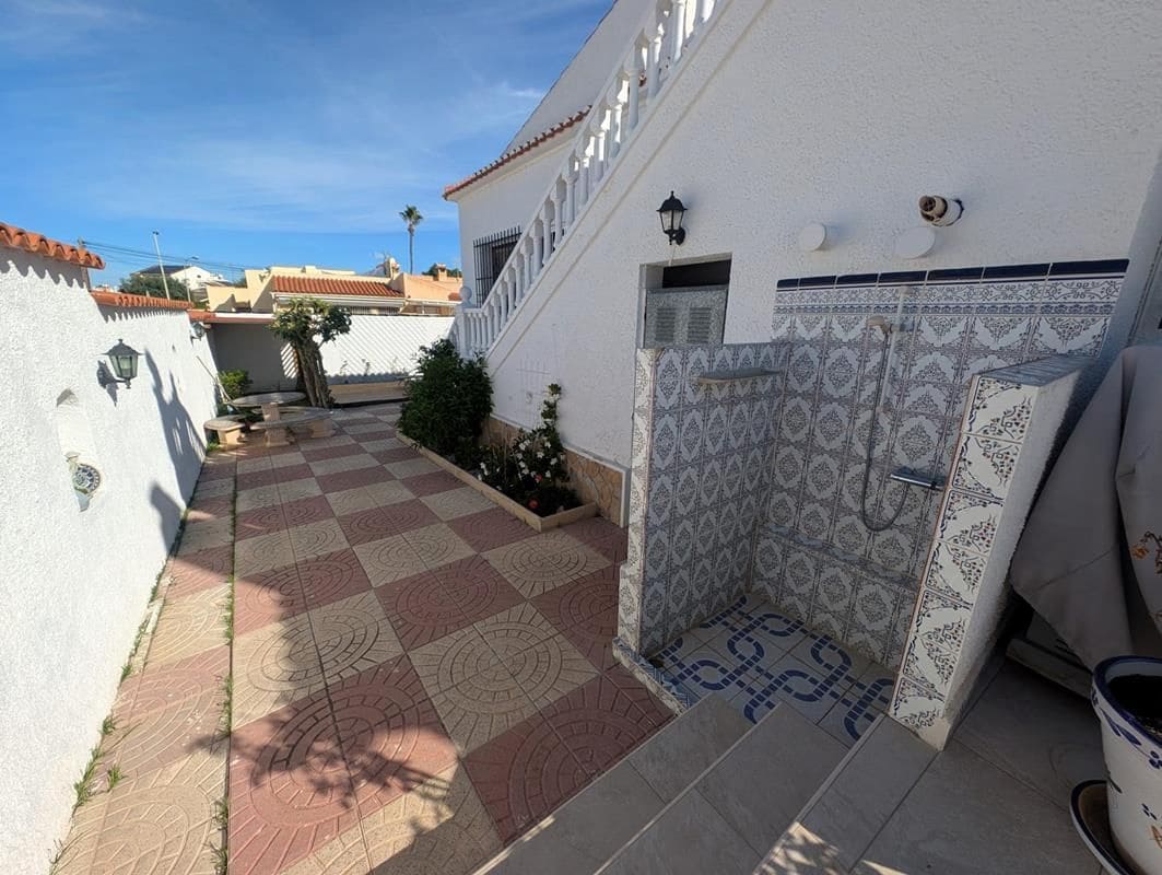 3 sovrum Villa till salu i Torrevieja med pool garage - 389 000 € (Ref: 9403143)