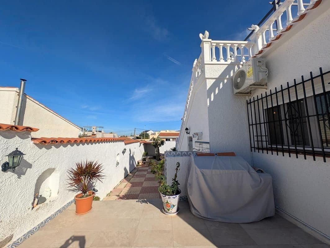 3 sovrum Villa till salu i Torrevieja med pool garage - 389 000 € (Ref: 9403143)