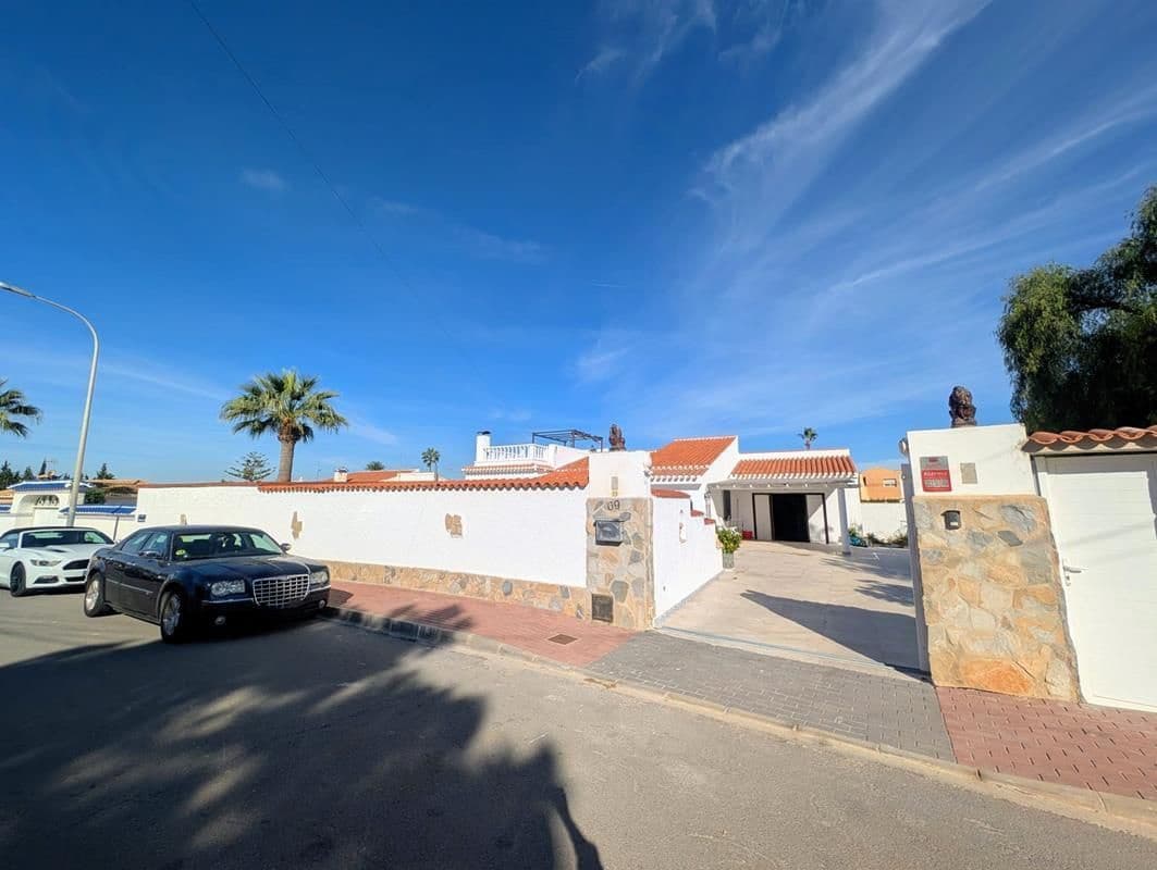3 sovrum Villa till salu i Torrevieja med pool garage - 389 000 € (Ref: 9403143)