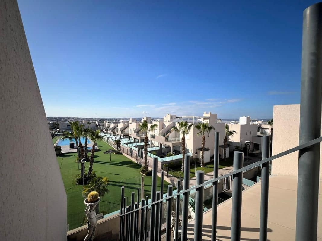 3 makuuhuone Huoneisto myytävänä paikassa Torrevieja mukana uima-altaan - 259 900 € (Ref: 9468167)
