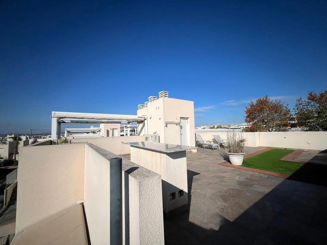 3 makuuhuone Huoneisto myytävänä paikassa Torrevieja mukana uima-altaan - 259 900 € (Ref: 9468167)