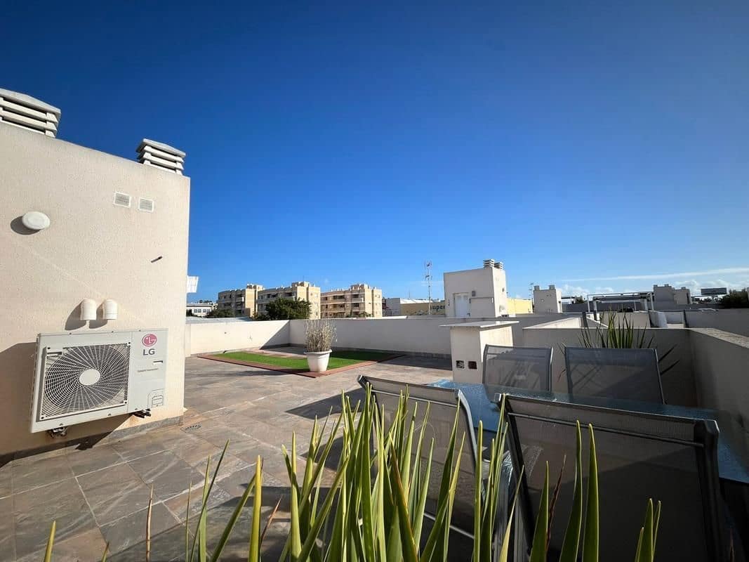 3 makuuhuone Huoneisto myytävänä paikassa Torrevieja mukana uima-altaan - 259 900 € (Ref: 9468167)