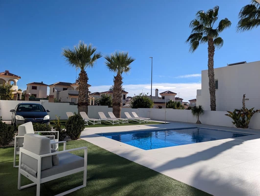 3 bedroom Villa for sale in San Fulgencio with pool garage - € 595,000 (Ref: 9503902)