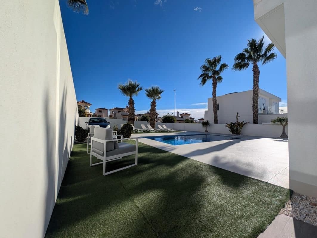 3 bedroom Villa for sale in San Fulgencio with pool garage - € 595,000 (Ref: 9503902)