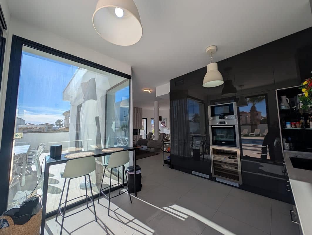 3 bedroom Villa for sale in San Fulgencio with pool garage - € 595,000 (Ref: 9503902)